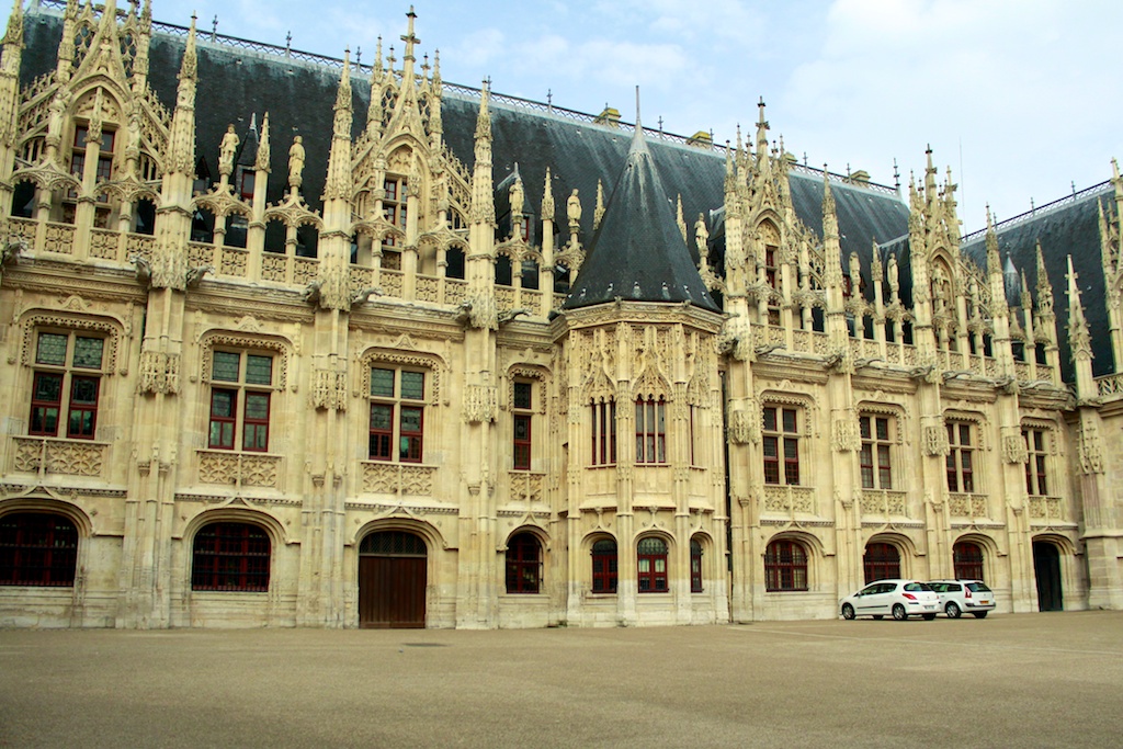 Palais de Justice - Front
